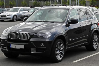 BMW_X5_Edition_10_Jahre_X5_(E70)_–_Frontansicht,_17