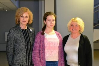 alytaus_savivaldybes_mero_pavaduotoja_vale_gibiene_saule_viktorija_sakaluskaite_ir_saudymo_sporto_trenere_asta_brusokiene