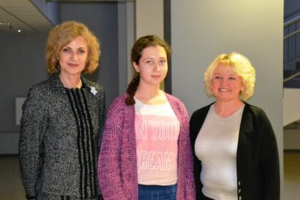 alytaus_savivaldybes_mero_pavaduotoja_vale_gibiene_saule_viktorija_sakaluskaite_ir_saudymo_sporto_trenere_asta_brusokiene