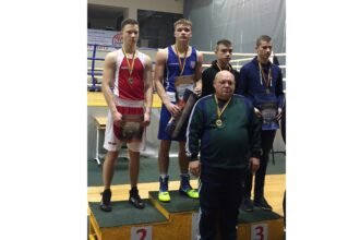 boksininkas_airijus_vitlipas_pirma_vieta_ir_treneris_sergejus_golubevas