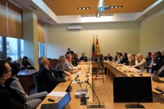 diskusijos_dalyvius_pasveikino_alytaus_rajono_mero_pavaduotojas_a