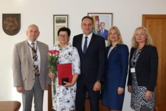 senamiescio_direktore