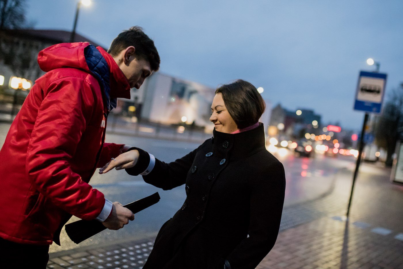 nustebino_autobusu_keleivius_dovanomis_7