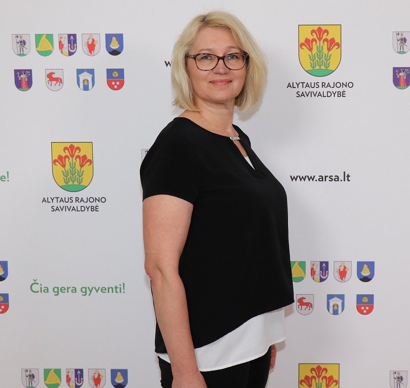 mokyklos_vadovo_konkursa_laimejo_aukse_sapezinskiene
