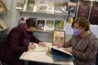 knygos_uzrasyti_zodziai_liudija_autores_r