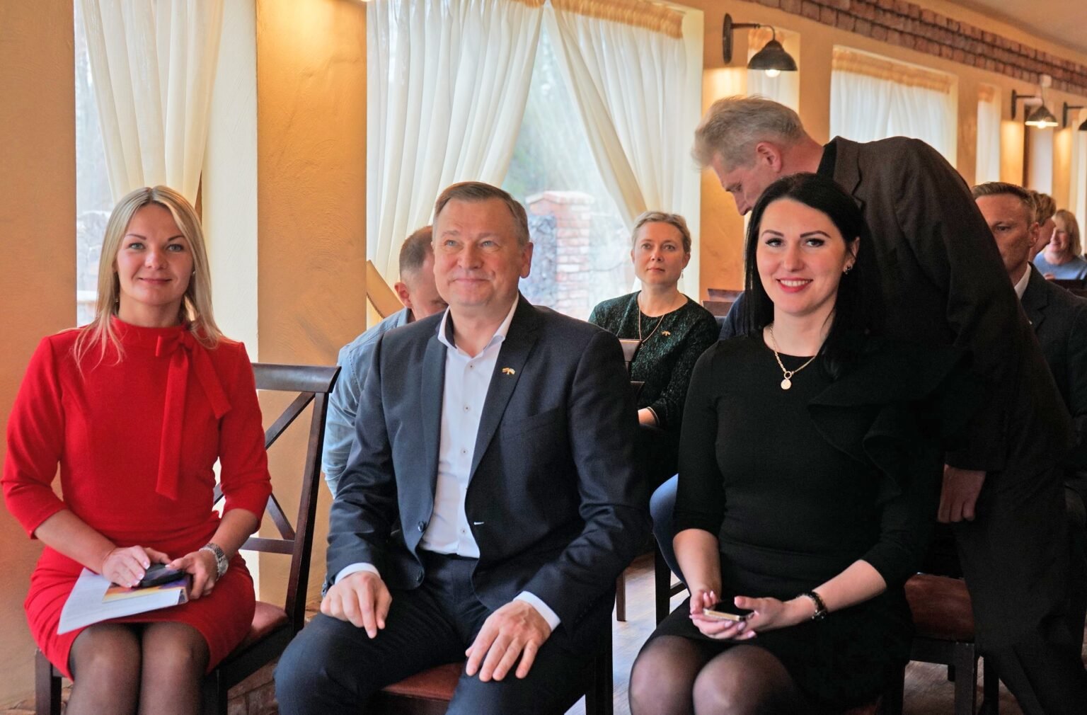 konferencijoje_dalyvavo_meras_algirdas_vrubliauskas_pspc_direktore_giedre_ilgunaite_kaireje_savivaldybes_administracijos_direktore_gintare_jociunskaite_2