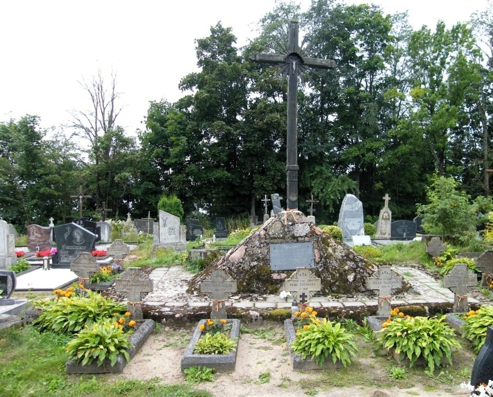 6zuvusiu_lietuvos_kariu_kapai_daugu_kapinese