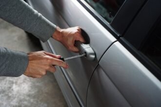 car-1590508_1280-2