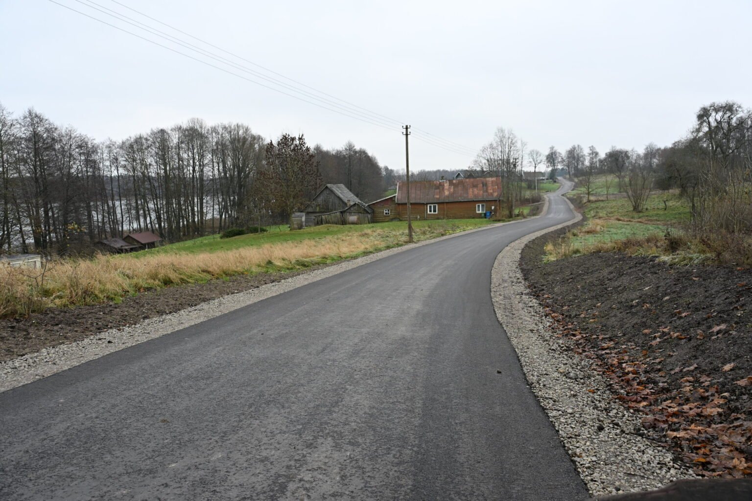 Neseniai išasfaltuoti dar du žvyrkeliai – Pivašiūnų ir Daugų seniūnijose