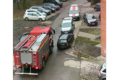 Tarnybos prie daugiabučio Naujojoje gatvėje