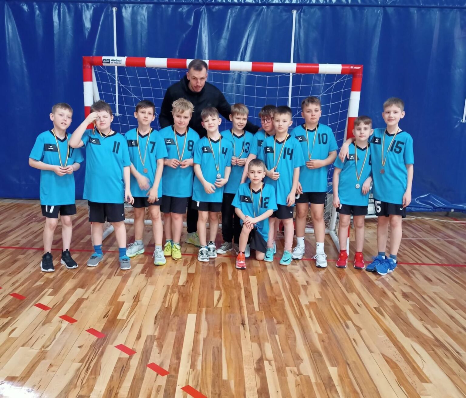 T. Stankevičius su mokiniais.