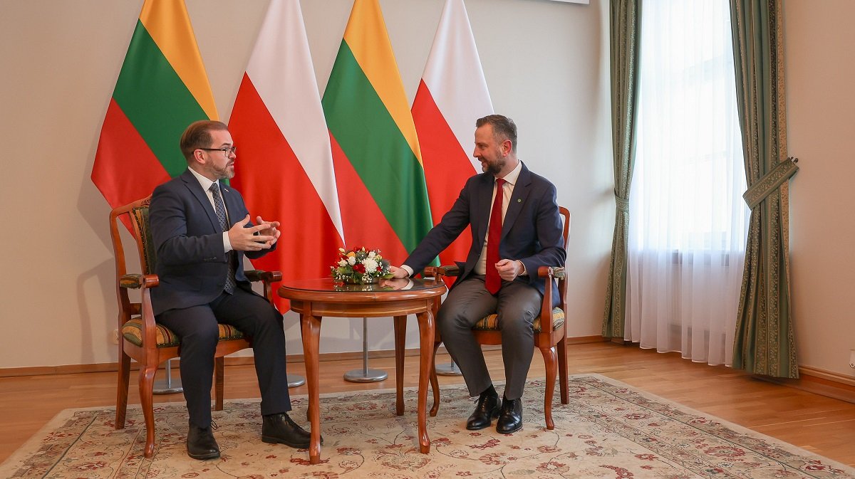Krašto apsaugos ministras Robertas Kaunas lankosi Varšuvoje, kur susitiko su Lenkijos vicepremjeru ir gynybos ministru Władysław Kosiniak-Kamysz