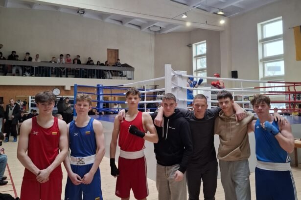 Alytaus boksininkai su treneriu.