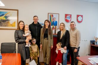 Alytaus miesto savivaldybės vicemerė Kristina Daugelevičienė pasveikino Vasario 16-osios konkurso, kurį artėjant šiai šventei skelbė savivaldybė, nugalėtojus