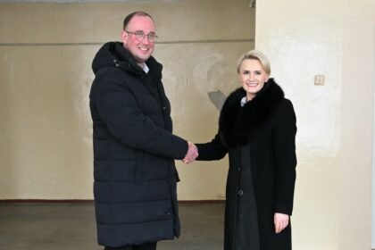 Artėjančius Daugų Vlado Mirono gimnazijos pokyčius aptarė Alytaus rajono savivaldybės vadovai kartu su komanda bei rangos darbus vykdysiančios UAB „Statybos ritmas“ vadovu Danieliu Pečiuliu