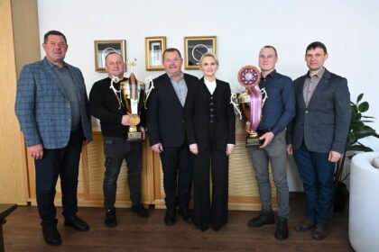 Alytaus rajoną garsinančius sportininkus pasveikino rajono merė Rasa Vitkauskienė, vicemeras Aurimas Truncė ir administracijos direktorius Vytas Arbačiauskas.